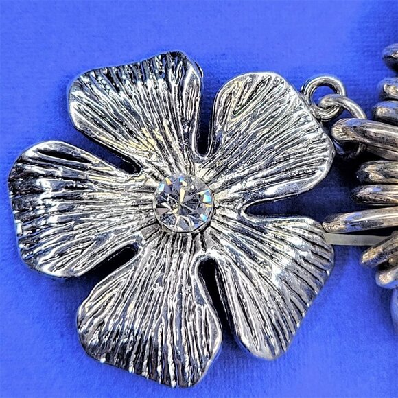 SILVER tone Stretch Flower Bracelet - Picture 3 of 7